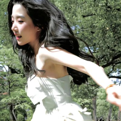 看她轻轻的飞起
