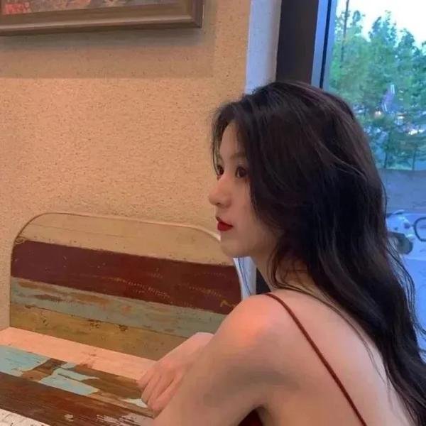 特别的她